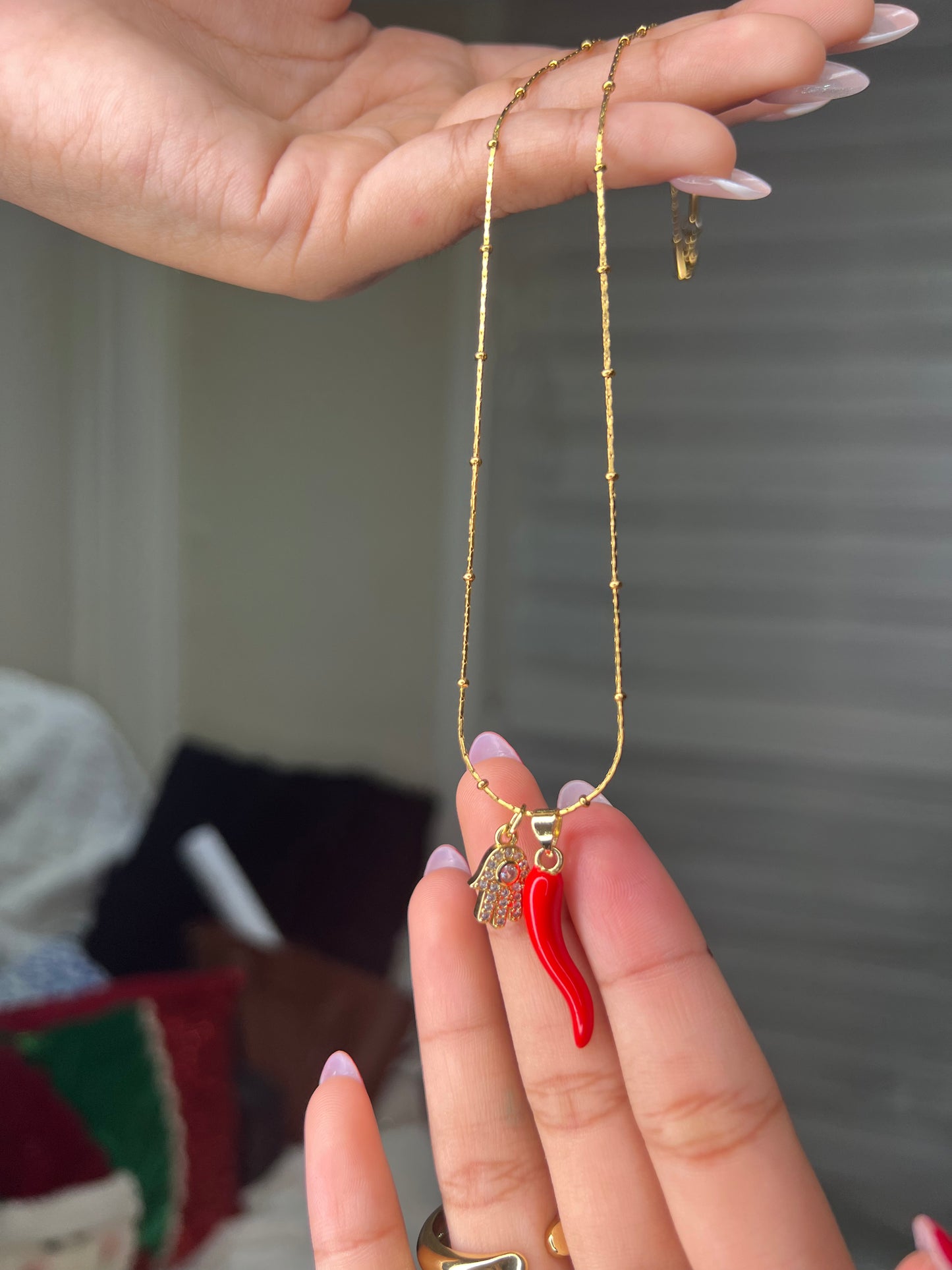 Cadena con dijes